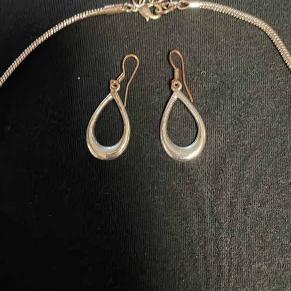 Costume, Accent Jewelry GOLD and SILVER Necklace AND Earrings Size 18 INCH Chain - Picture 2 of 3